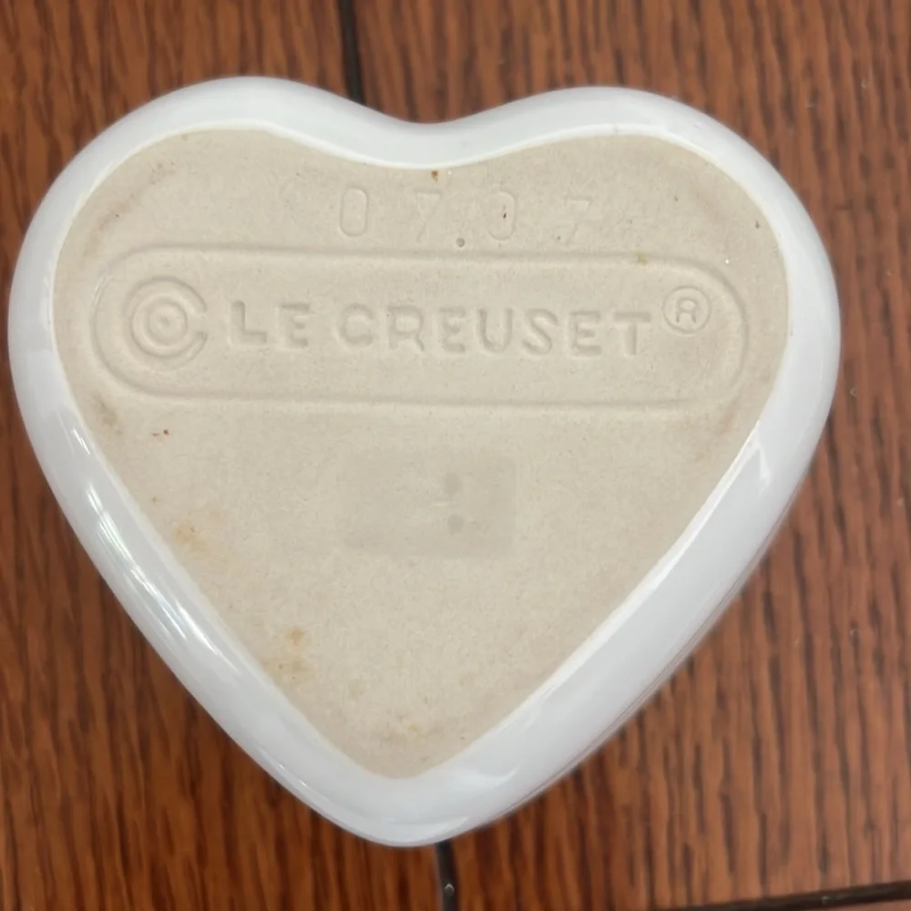 Le Creuset Heart Ramakin w/ Lid never used - Picture 3 of 5